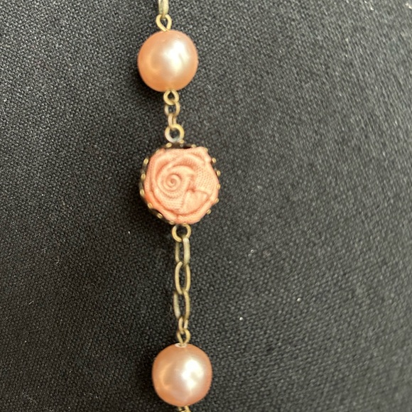 Vintage look floral and pearl necklace - Picture 4 of 4